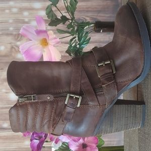 Steve Madden ankle boots zipper buckle boho size 8